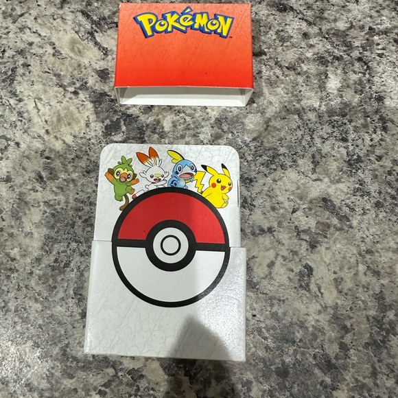 Pokémon Cards Lot Of 5 With Carrying Storage Case - Picture 8 of 11